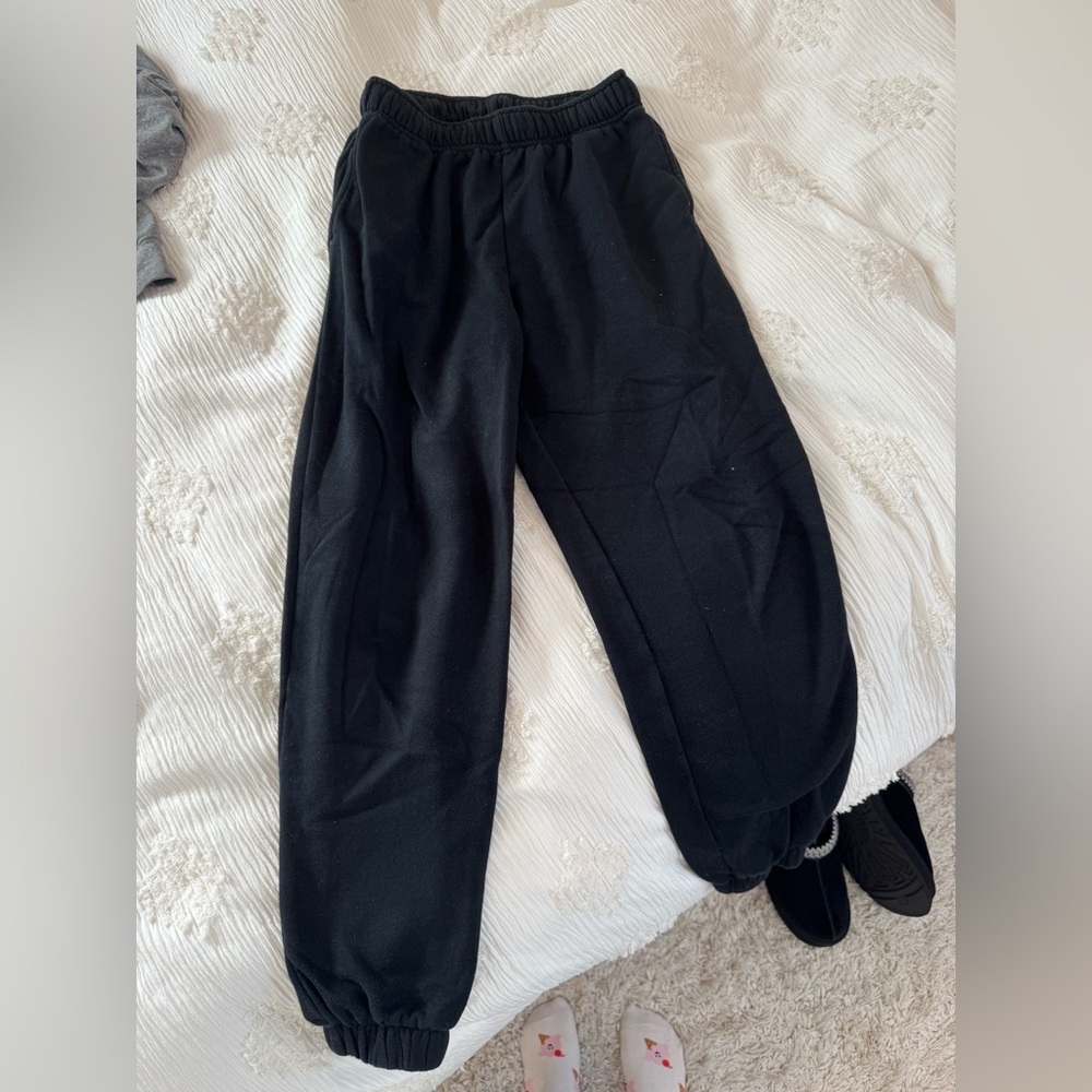 Wild fable, black sweats
